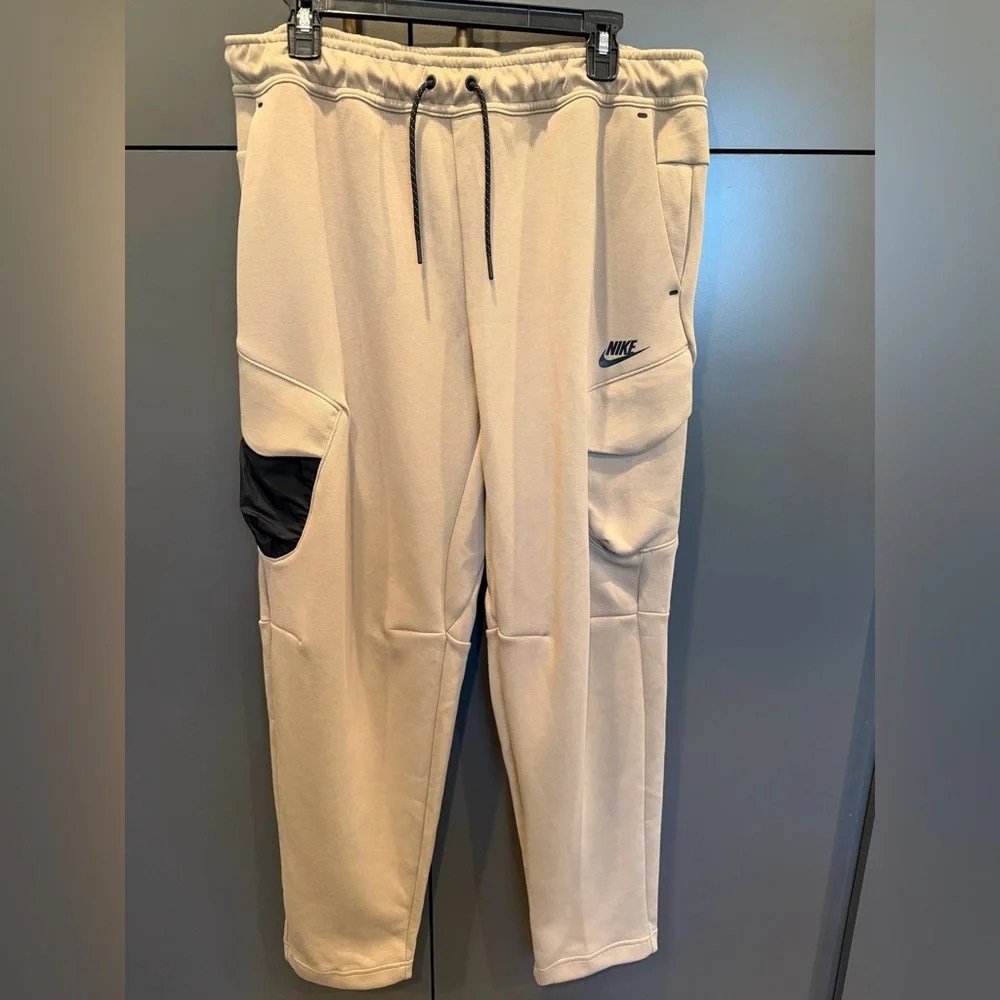 Nike Men's Sportswear Tech Fleece Beige Khaki Utility Pants Size XL